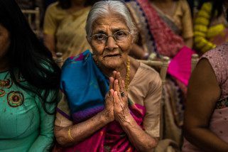 Gran Praying