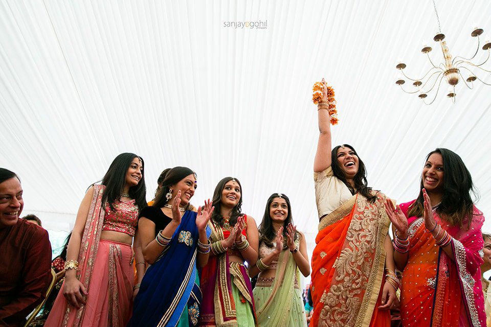 Bride's sister with garland in hand