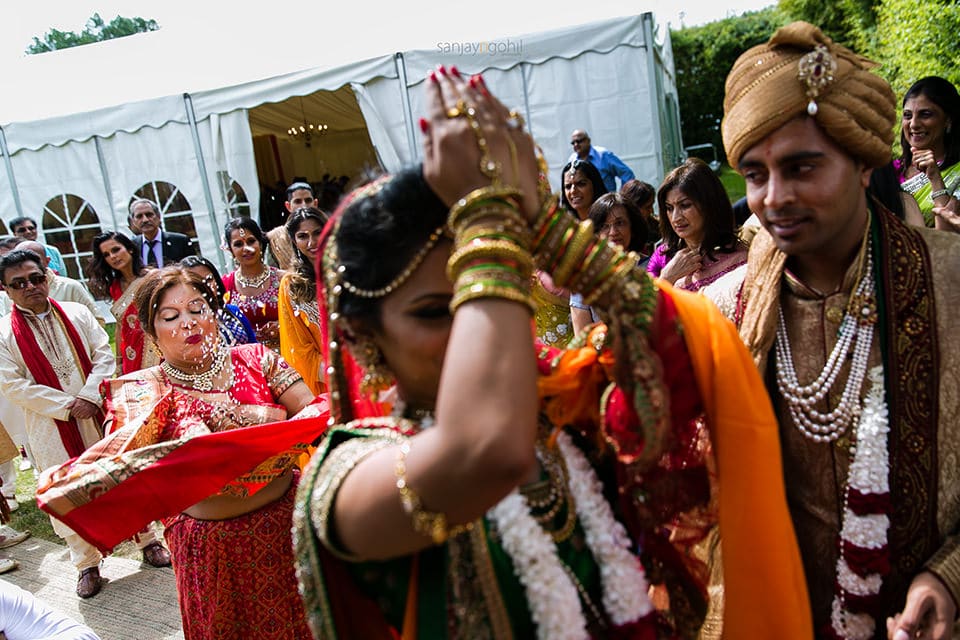 Hindu Bride throwing rice as she leaves