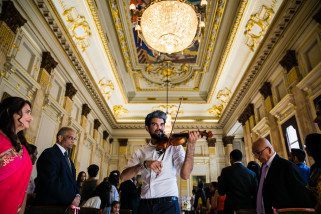 Violinist playing before bride walks down the isle