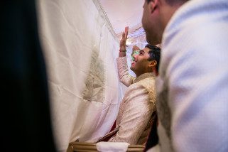 Indian groom behind the antaphat