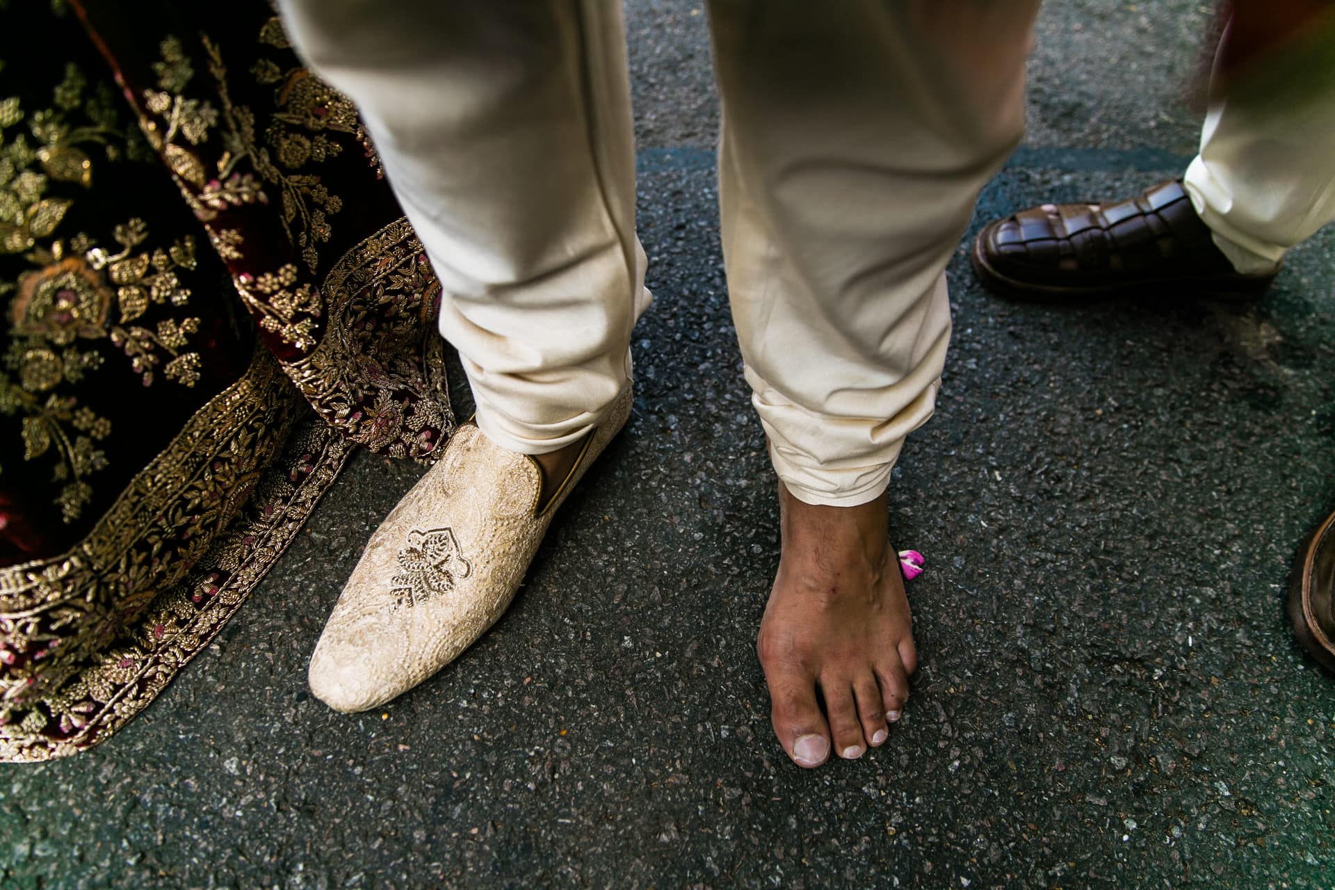 Groom with 1 shoe