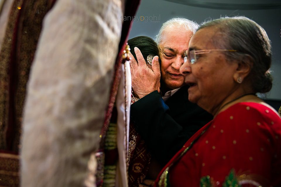 Bride and grandfather crying during the vidhai ceremony 