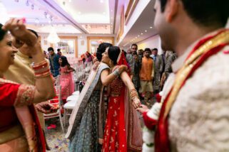 Bride hugging sister during Vidhai