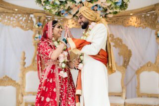 Bride and groom Hi-5